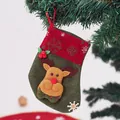 Kleiner grüner Weihnachtsstrumpf-Geschenkbeutel mit süßer 3D-Rentier-Applikation - Rustikales Rentier