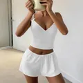 Komfortables weißes zweiteiliges Sport-Lounge-Set mit Camisole und Shorts für Damen - S / Weiß