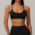 Brassière de sport noire pour femmes et legging de yoga taille haute pour le fitness - S / Hauts / Noir Premium