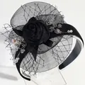 Serre-tête fascinator noir élégant avec voile en résille, rose en tissu et perles - Voile de Fleur Rose Noir
