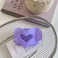 Minimalistische lila herzförmige flache Haarklammer mit bequemem, gebogenem Design - Lila