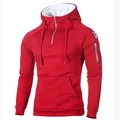 Sudadera con capucha roja para hombre con parche de la bandera británica y media cremallera. - M / Tops / Granate