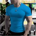 T-shirt de sport bleu pour homme, coupe ajustée à manches courtes pour le fitness en salle. - S / Bleu Saphir