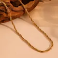 Elegante collar de tres capas de cadena de serpiente trenzada en oro de 18K - Collar Trenzado Dorado (Q807)