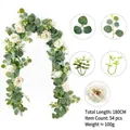 Künstliche 180cm Eukalyptus-Girlande mit weißen Rosen für Hochzeitsdekorationen - Rosenranke / Weiß