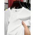 T-shirt bianca premium da uomo con girocollo e texture in rete di seta ghiacciata - S / Bianco