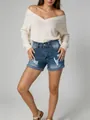 Dettaglio di pantaloncini di denim consumati con risvolto su modella. - S / Azzurro