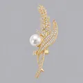 Spilla a spiga di grano dorata di lusso con cristalli e perla elegante - Perla di Spiga Rame Zircone