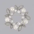 Elegante spilla a corona in argento con perle bianche e cristalli molto lucenti - Ghirlanda di Perle Farfalla Argento