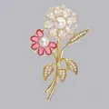 Elegante spilla floreale dorata con cristalli rosa, gemme trasparenti e perle sintetiche - Oro Doppia Fille Perla