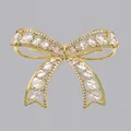 Elegante spilla a fiocco dorata decorata con scintillanti cristalli a taglio marquise - Oro Fiocco Pavé