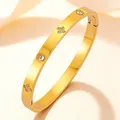 Elegante 18k vergulde titanium stalen armband met vlinder kristallen bedeltjes voor dames - Gouden Klavertje Vier Ronde Diamant Stijl