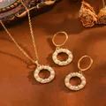 Detalle del conjunto de joyas de flores de perlas barrocas en acero inoxidable dorado - Estilo Aro Multi-Perlas(T069) / Juego de collar y pendientes / Dorado