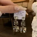 Eleganti orecchini pendenti a triplo cristallo quadrato con aghi in argento 925. - Orecchini Pendenti Lunghi Quadrati a Tre Strati / Perno in Argento Argento Grigio