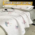 Exklusives hellrosa Eisseiden-Latex-Bettmatten-Set mit Regenbogen-Segelmuster - 150cmx200cm / Regenbogen-Segeln (Hellrosa)