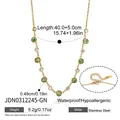 Elegante Halskette aus goldfarbenem Edelstahl mit grünen Zirkonia-Steinen, allergikerfreundlich - Goldener grüner und transparenter Zirkonia-Stil (JDN0312245-GN)