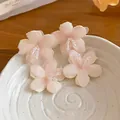 Boucles d'oreilles bohèmes en tissu rose avec centre perlé doux - Style de Fleur en Gaze Superposée (36#) / Rose