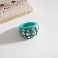 Elegante anello in resina turchese con borchie in metallo argentato per moda femminile - Anello (Stile Metallo) / Ciano