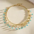 Dettaglio collana girocollo dorata con frange in pizzo di cristallo blu - Collare Oro con Cristallo Blu / Oro
