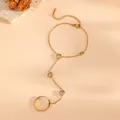 Vista dettagliata del bracciale anello in acciaio inossidabile placcato oro 18k con cuori - Cuore Dorato Strass (K810) / Oro
