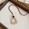 Exquisite lange Halskette im Boho-Stil mit gewebtem Fächeranhänger und zwei Perlen - Rechteckig/Fächer (2# Halskette) / Braun