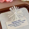Elegante ciondolo per scarpe a fiore di perle bianche per zoccoli e sabot DIY - Fiore di Perla Intrecciato Iridescente (27337-17)