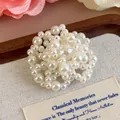 Elegante ciondolo a forma di fiore di perle bianche per scarpe jelly e zoccoli DIY - Elegante Fiore di Perle (27337-19)