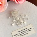 Elegante ciondolo per scarpe con perle bianche e fiori di cristallo per decorazioni DIY. - Nappa Argento Trasparente Bianco Perla (27965-21)