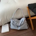 Vintage lichtblauwe denim motorrijder hobo tas met verstelbare gesp riem detail - 35*11*24 / Cowboy / Lichtblauw