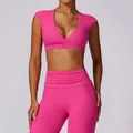 Ensemble de yoga rose avec brassière de sport col en V et legging à taille haute. - S / Haut Et Bas / Rose rouge