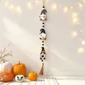 Decorazione di Halloween in legno con gnomi, perle e nappe in ambiente festivo - Stile Tre Gnomi
