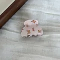 Pince à cheveux élégante en acétate avec imprimé papillon vintage en rose doux - Imprimé Papillon Beige - Style Petit Éventail