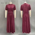 Abito lungo bordeaux a collo alto con dettagli in pizzo, visto davanti e dietro. - 3XL / Borgogna