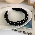 Eleganter schwarzer geraffter Satin-Haarreif mit Perlen für Damen, stilvolles Haarband - Schwarze plissierte Perle