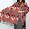 Chal jacquard étnico retro con flecos en una combinación de colores rojo y beige - Estilo Jacquard de Cachemira con Borlas / Rojo y Beige