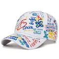Gorra de béisbol hip-hop blanca ajustable con vibrante diseño de graffiti colorido - Blanco