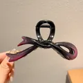 Grande pince à cheveux élégante en acrylique avec un dégradé violet raffiné - Forme de nœud papillon / L / Dégradé noir-rose