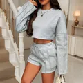 Stylisches zweiteiliges graues kurzes Sweatshirt und Shorts-Set mit Kordelzug für Damen - S / Hellgrau