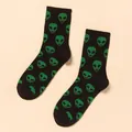 Trendige schwarze Socken mit grünem Alien-Muster für Herren, wadenhoch im Crew-Stil. - Einheitsgröße 40-46 / Alien Stil 1