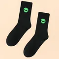 Trendige schwarze Wadenstrümpfe mit neongrünem Alien-Stickerei-Design für Herren - Einheitsgröße 40-46 / Alien Stil 2