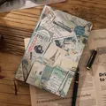 Taccuino A5 in carta kraft retrò con illustrazioni vintage colorate su scrivania di legno. - Verde