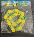 Articulating 24-section fidget chain toy featuring green and yellow plastic links - Yellow & Green / 24 Segments