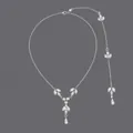 Elegante collana da sposa posteriore argento con strass scintillanti e gocce di perla - Stile Ritratto Principessa Perla Artificiale Argento (NS-J6404S)