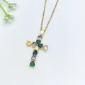 Elegante collana a croce d'oro con pietre di zircone colorate a forma di cuore da donna - Stile Croce con Zirconia a Cuore Colorato (XL2606-008) / Oro