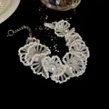 Elegante weiße Glasperlen-Choker-Halskette mit Perlen und silbernem Verschluss für Damen - Armband / Klein / Weiß