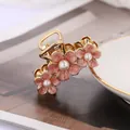 Pince à cheveux élégante en métal doré ornée de fleurs en émail rose et perles - Fleur Émail Rose (5cm)
