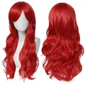 Vue détaillée d'une perruque de cosplay rouge bouclée de 70 cm avec texture ondulée - Rouge Vif