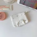 Astuccio bianco con motivo a stelle argentate e moschettone per la scuola - Portacarte multistrato / Bianco