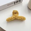 Grande pince à cheveux en fausse fourrure jaune moutarde pour chignons - Jaune Oie