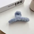 Grande pince à cheveux en peluche bleu clair pour des coiffures élégantes et relevées - Bleu Brume